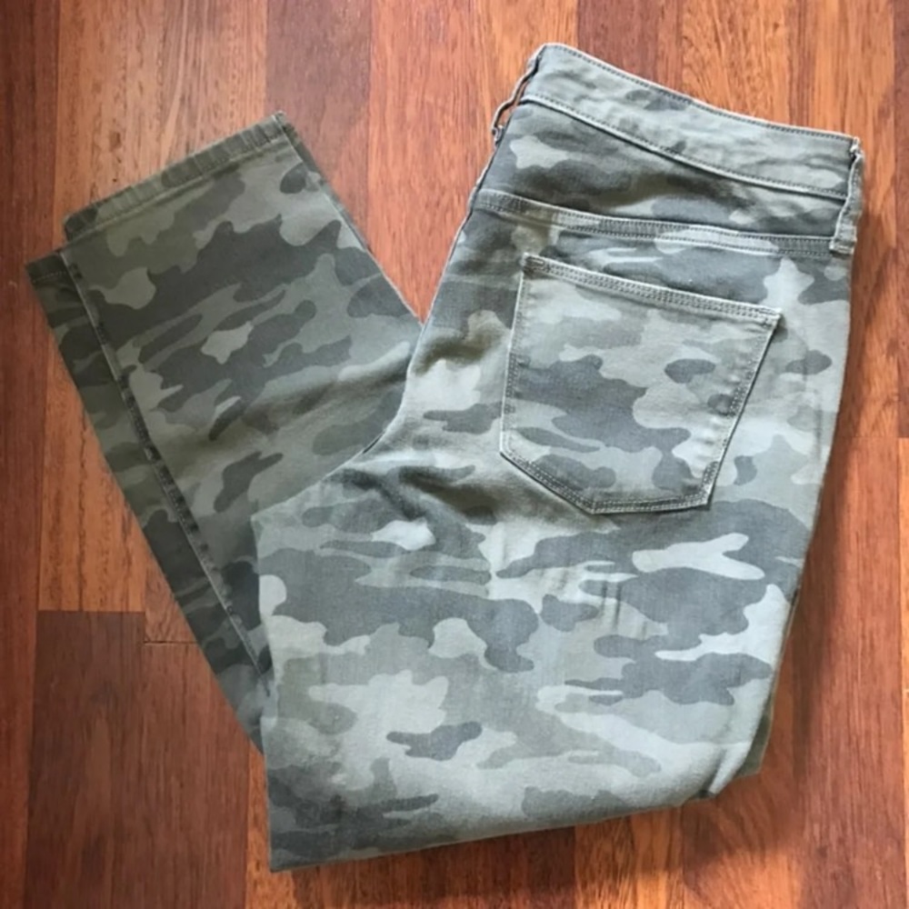Cropped camo skinny jeans